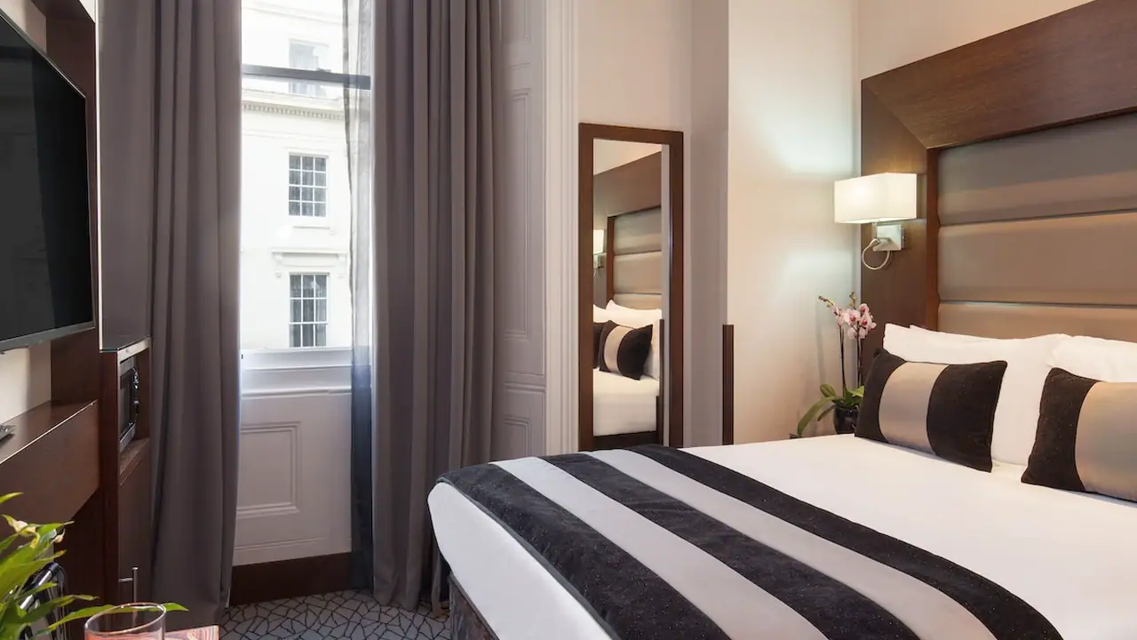 Park Grand Paddington court